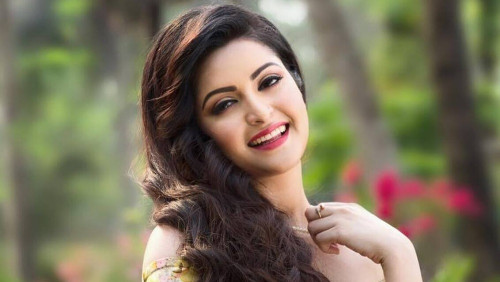বিগবসে যাচ্ছেন পরীমণি?