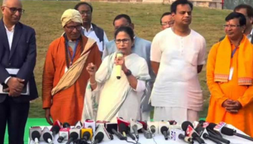 বাংলাদেশ ইস্যু নিয়ে বিজেপি রাজনীতি করছে: মমতা