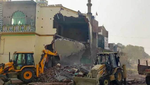 ভারতে গুঁড়িয়ে দেওয়া হলো ১৮৫ বছরের পুরোনো মসজিদ