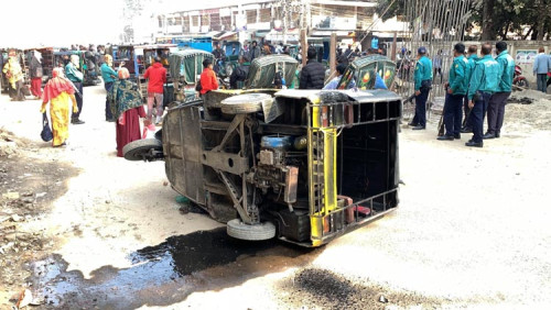 রাজশাহীতে সিএনজি অটোরিকশা স্ট্যান্ডে বাস শ্রমিকদের হামলা, ভাঙচুর
