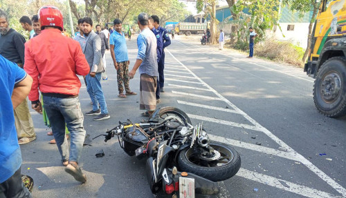রাজশাহীতে বাসচাপায় দম্পতিসহ নিহত ৩