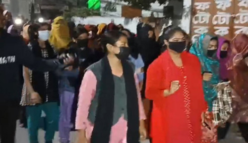রাজশাহীতে গভীর রাতে  ছাত্রীনিবাস তুলকালাম