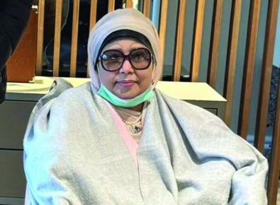 আপনজনদের পাশে পেয়ে উৎফুল্ল খালেদা জিয়া