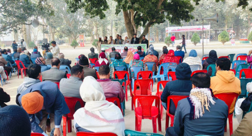 রাবি কর্মকর্তা-কর্মচারীদের পূর্ণদিবস কর্মবিরতিতে ভোগান্তিতে শিক্ষার্থীরা