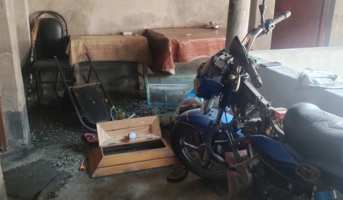 চারঘাটে গুলি ছুঁড়ে আতঙ্ক সৃষ্টি, ঘরবাড়ি ভাংচুর-লুটপাট