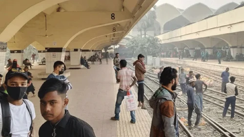 ট্রেন চলাচল শুরু হলেও শিডিউল বিপর্যয়