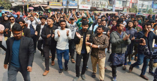 বৈষম্যবিরোধী কমিটিতে ‘প্রকৃত বিপ্লবীরা’ স্থান না পাওয়ায় রাজশাহীতে বিক্ষোভ