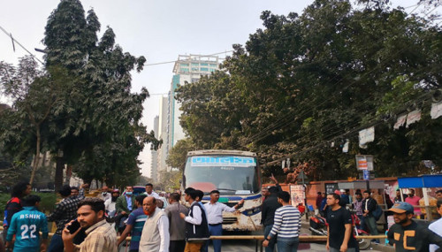 গুলশানে সড়ক অবরোধ তিতুমীরের শিক্ষার্থীদের