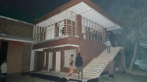 এবার শেখ হাসিনার গোডাউনে ভাঙচুর-লুট