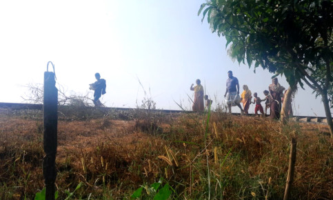 চলতি পথে হঠাৎ বিকল ট্রেনের ইঞ্জিন; তারপর যা ঘটল
