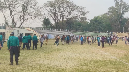 রাবিতে খেলা নিয়ে সংঘর্ষ, শিক্ষকসহ আহত ২০