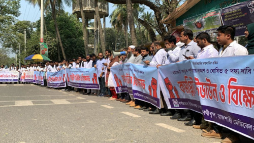 ইন্টার্ন চিকিৎসকদের ‘কমপ্লিট শাটডাউনে’ রামেকে দুর্ভোগে রোগীরা