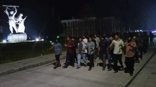 ‘হল খালির’ সিদ্ধান্ত প্রত্যাখ্যান করে কুয়েট শিক্ষার্থীদের বিক্ষোভ