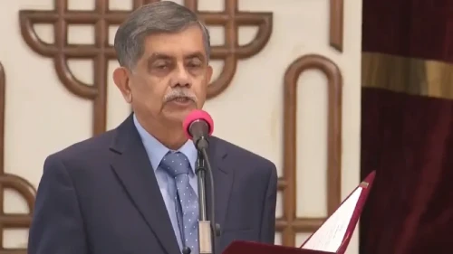 উপদেষ্টা হিসেবে শপথ নিলেন অধ্যাপক সি আর আবরার