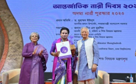 অদম্য নারী পুরস্কার পেলেন রাজশাহীর হিজড়া মোহনা