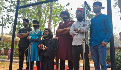 ধর্ষকের শাস্তির দাবিতে রাবিতে প্রতীকী ফাঁসি
