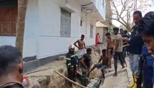 সিরাজগঞ্জে ড্রেন নির্মাণের সময় দেয়াল ধস, নিহত ২