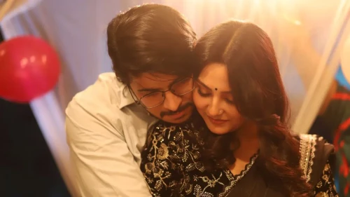 দাম্পত্য প্রেমের গল্পে তৌসিফ-নিহা