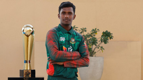 এসএসসি পরীক্ষা রেখে খেলাকে বেছে নিলেন এশিয়া কাপজয়ী তামিম