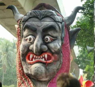 শোভাযাত্রায় ফ্যাসিস্টের মুখাবয়ব