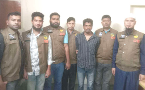 রাজশাহীতে আদালত থেকে হাতকড়াসহ পালানো আসামী গ্রেফতার