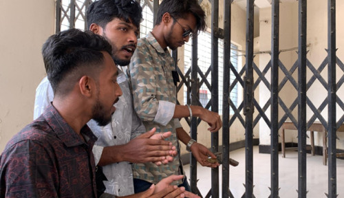 রাজশাহী পলিটেকনিকের প্রশাসনিক ভবনে শিক্ষার্থীদের তালা