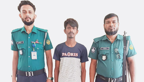 চোখে মরিচের গুঁড়া ছিটিয়ে টাকা ছিনতাইয়ে জড়িত রিকশাচালক গ্রেফতার