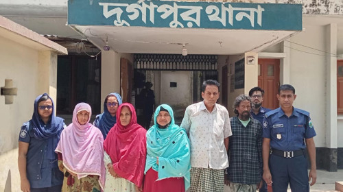 দুর্গাপুরে র‌্যাব ও পুলিশের অভিযানে নারীসহ গ্রেপ্তার ৫