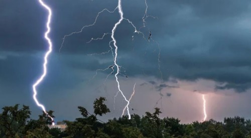 রাজশাহীসহ দেশের ২১ অঞ্চলে বজ্রঝড়ের সতর্কতা