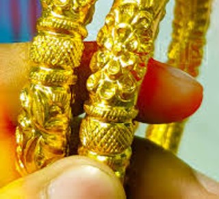 সোনার দামে বড় পতন