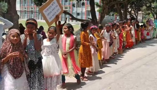 মানববন্ধনে শিশুদের ব্যবহার করায় লিগ্যাল নোটিশ