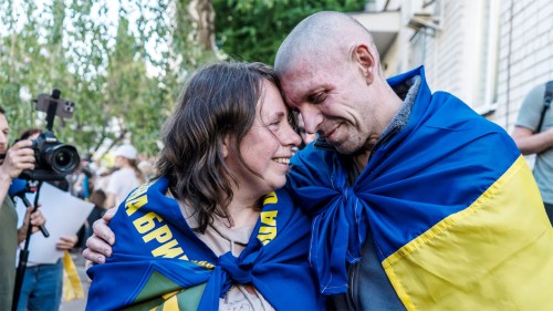 একদিনে ৮০০ যুদ্ধবন্দিকে মুক্তি দিলো রাশিয়া-ইউক্রেন