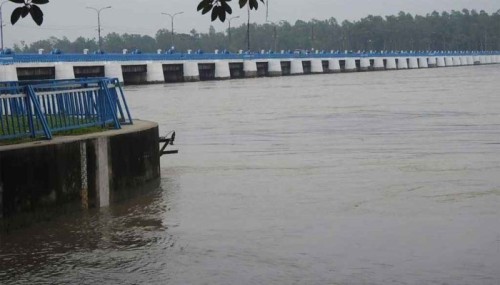 বেড়েছে তিস্তার পানি, খুলে দেওয়া হয়েছে ৪৪ গেট