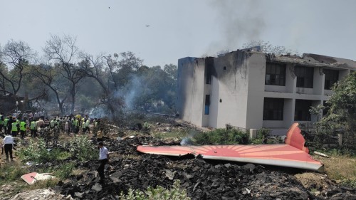 ধরা পড়ল বিমান দুর্ঘটনাস্থলের ভয়াবহ দৃশ্য