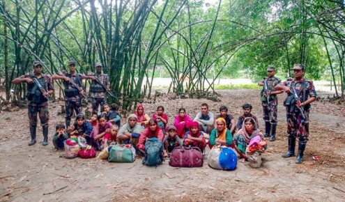 চাঁপাইনবাবগঞ্জ সীমান্তে আরও ২০ জনকে ঠেলে দিল বিএসএফ