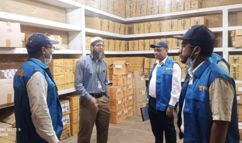 রামেক হাসপাতালে দুদকের অভিযান, স্টোররুমের রেকর্ডপত্র যাচাই