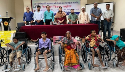 দুর্গাপুরে এডিপি'র প্রকল্পের আওতায় বিভিন্ন উপকরণ বিতরন