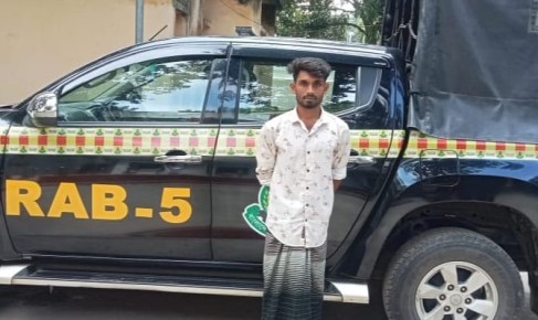 দুর্গাপুরে স্কুলছাত্রী অপহরণের মামলায় যুবক গ্রেফতার