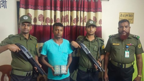 বাংলাদেশি ২০ পাসপোর্টসহ ভারতীয় ট্রাকচালক আটক