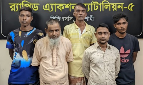 তানোরে ফার্মেসির আড়ালে মাদকের কারবার, ট্যাপেন্টাডলসহ গ্রেফতার ৫
