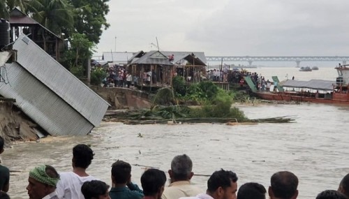 পদ্মা সেতু প্রকল্প রক্ষা বাঁধে ভয়াবহ ভাঙন