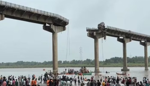 যানবাহনসহ সেতু ভেঙে নদীতে, নিহত ৯
