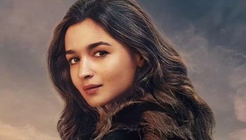 গাড়িচালক ও গৃহকর্মীকে বাড়ি উপহার দিলেন আলিয়া ভাট