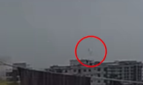 বিমান দুর্ঘটনার ভয়াবহ দৃশ্য ধরা পড়ল সিসিটিভি ক্যামেরায়