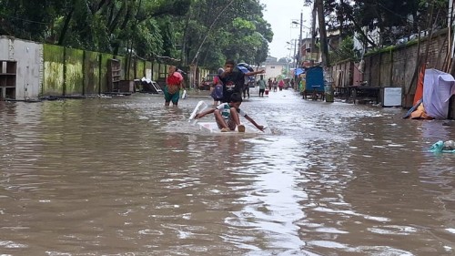 দক্ষিণাঞ্চলের সব নদীর পানি বিপৎসীমার ওপরে, লোকালয়ে জলাবদ্ধতা