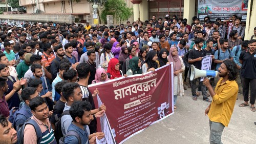 রাজশাহীতে তিন দফা দাবিতে রুয়েট শিক্ষার্থীদের বিক্ষোভ