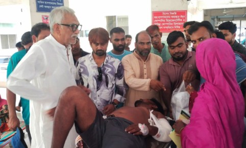 চারঘাটে প্রতিপক্ষের হামলায় ছাত্রদল  নেতা জখম, ঢাকায় স্থানান্তর