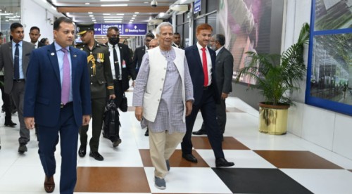 মালয়েশিয়া থেকে দেশে ফিরেছেন প্রধান উপদেষ্টা