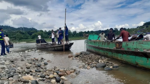 পাথর লুটের পর ঘুম ভাঙল সবার