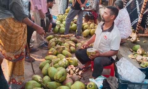 তানোরের তিন হাটে টোল আদায়ের নামে নৈরাজ্য